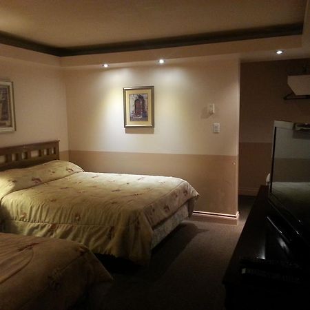 דוסון קריק Traveller'S Inn מראה חיצוני תמונה