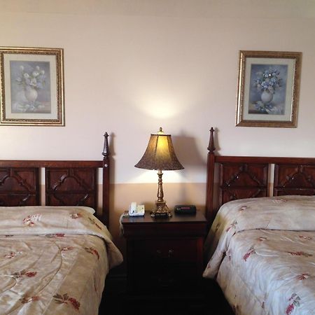 דוסון קריק Traveller'S Inn מראה חיצוני תמונה