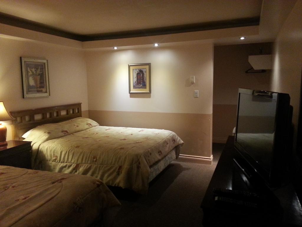 דוסון קריק Traveller'S Inn מראה חיצוני תמונה