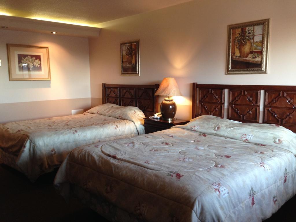 דוסון קריק Traveller'S Inn חדר תמונה