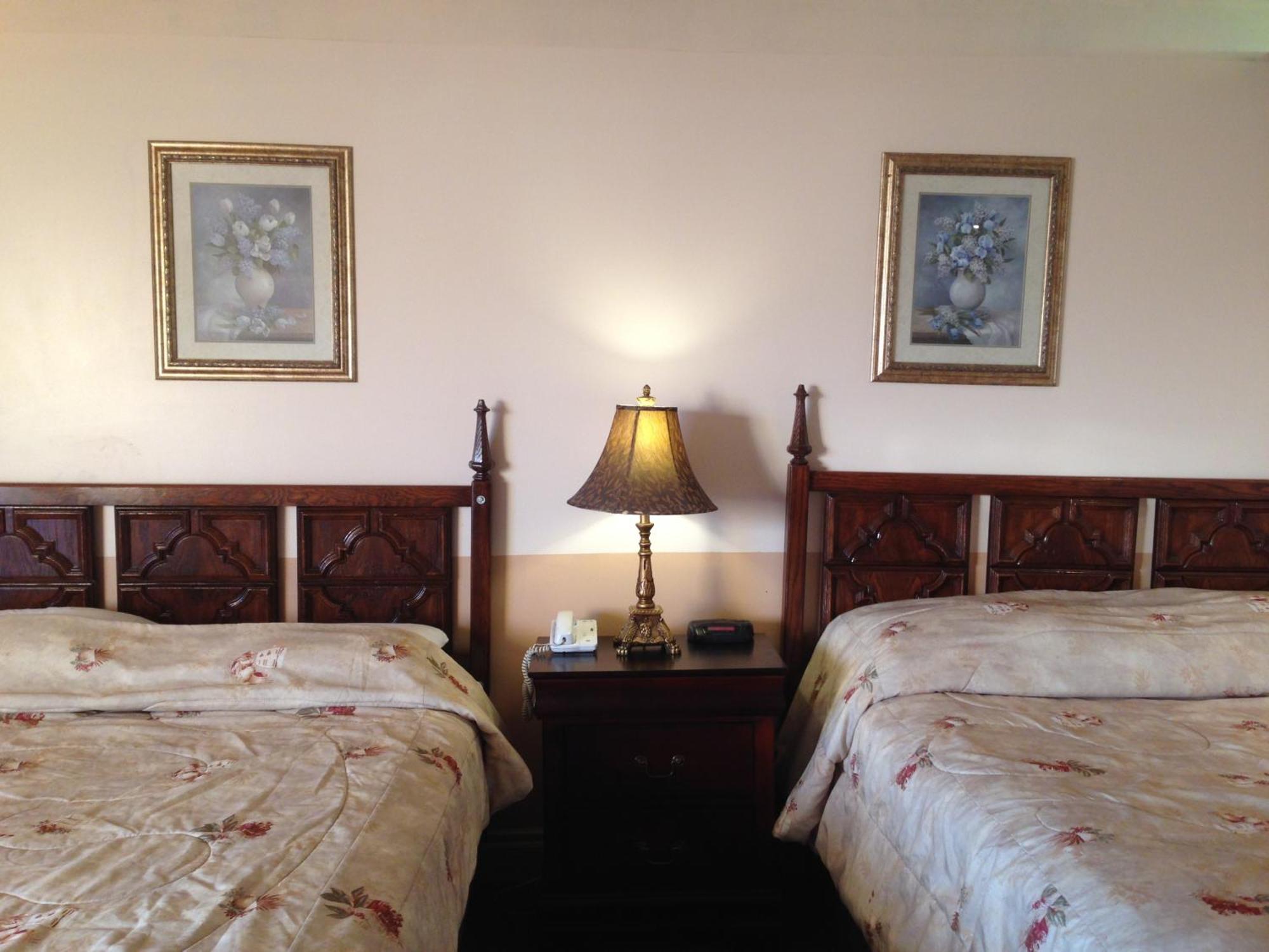 דוסון קריק Traveller'S Inn מראה חיצוני תמונה