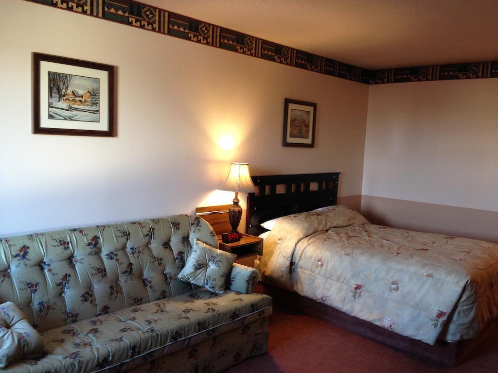 דוסון קריק Traveller'S Inn מראה חיצוני תמונה