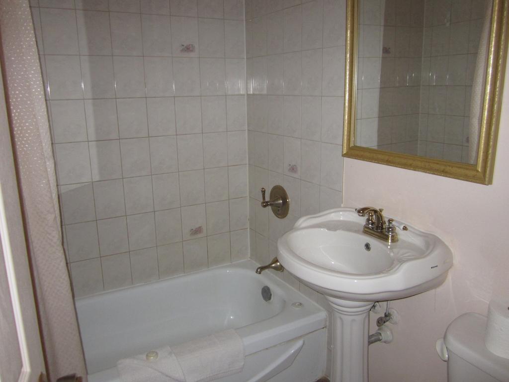 דוסון קריק Traveller'S Inn חדר תמונה