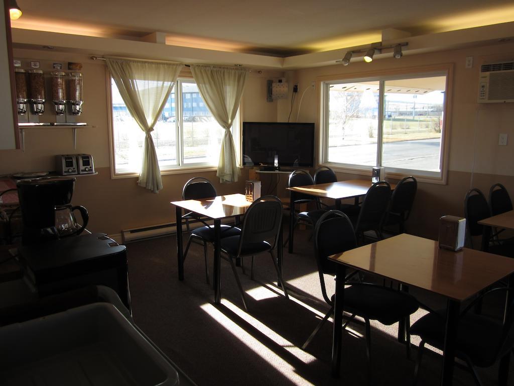 דוסון קריק Traveller'S Inn מראה חיצוני תמונה